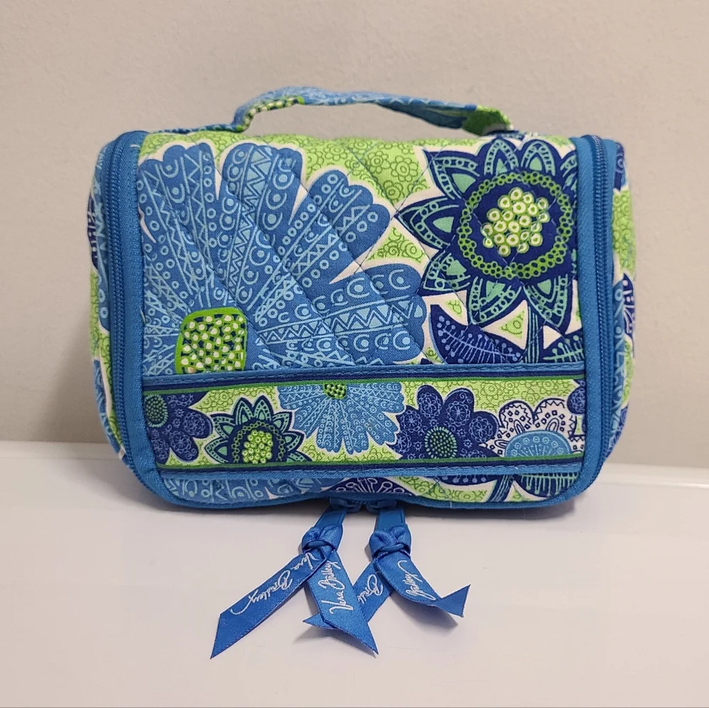 Vera Bradley Hanging Essentials Cosmetic Accessory Bag Blue Doodle Daisy Print